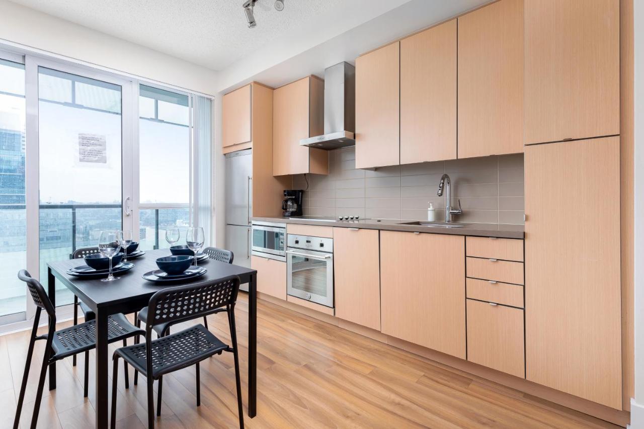 Across From The Cn Tower, Metro Toronto Convention Centre And Rogers Centre In Downtown Toronto Core Apartment Luaran gambar