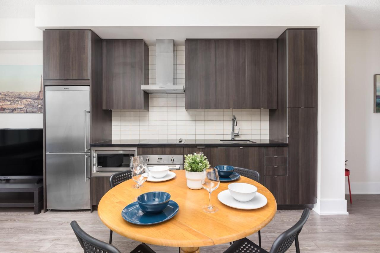 Across From The Cn Tower, Metro Toronto Convention Centre And Rogers Centre In Downtown Toronto Core Apartment Luaran gambar