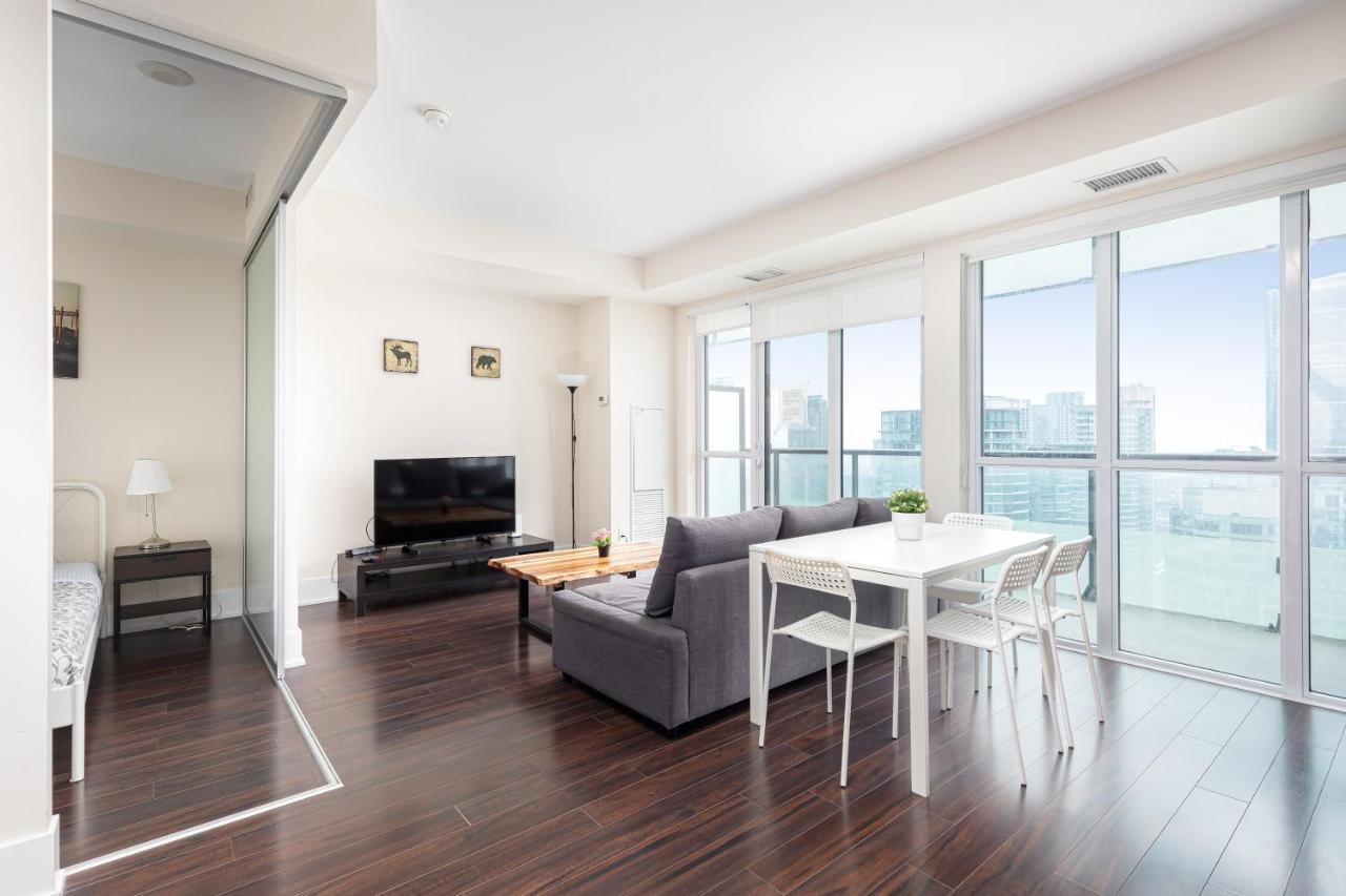 Across From The Cn Tower, Metro Toronto Convention Centre And Rogers Centre In Downtown Toronto Core Apartment Luaran gambar