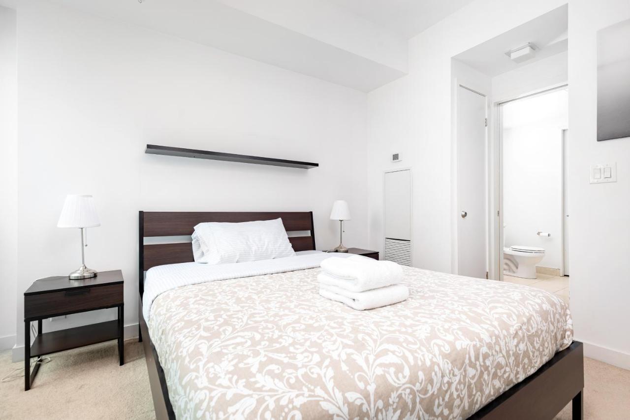 Across From The Cn Tower, Metro Toronto Convention Centre And Rogers Centre In Downtown Toronto Core Apartment Luaran gambar