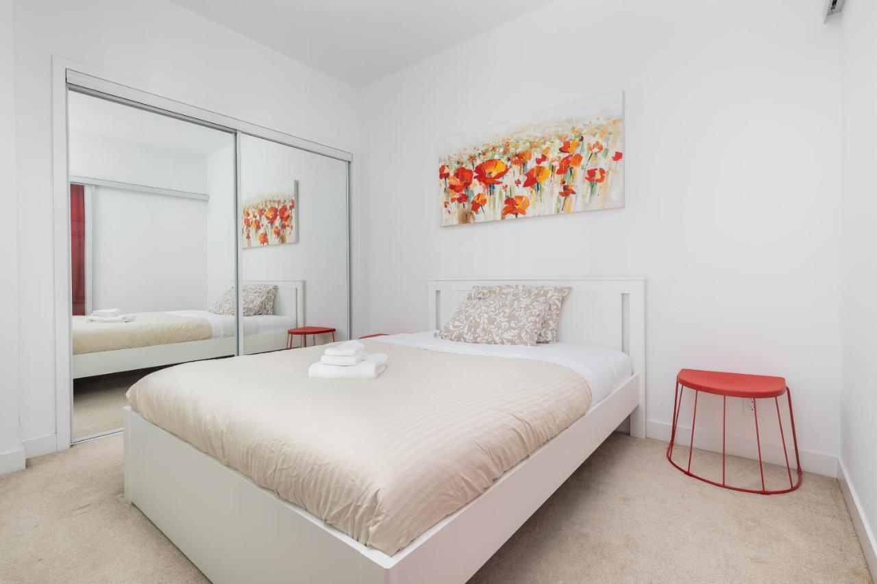 Across From The Cn Tower, Metro Toronto Convention Centre And Rogers Centre In Downtown Toronto Core Apartment Luaran gambar
