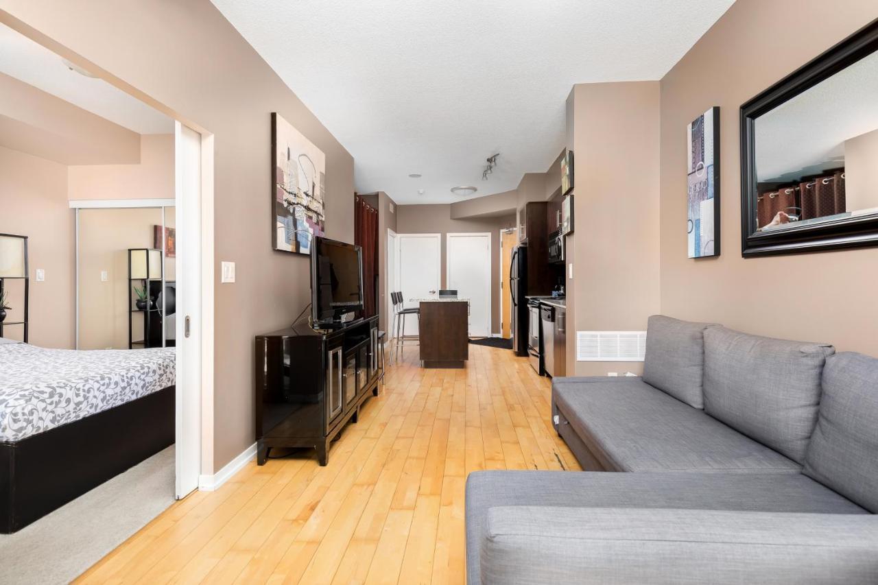 Across From The Cn Tower, Metro Toronto Convention Centre And Rogers Centre In Downtown Toronto Core Apartment Luaran gambar