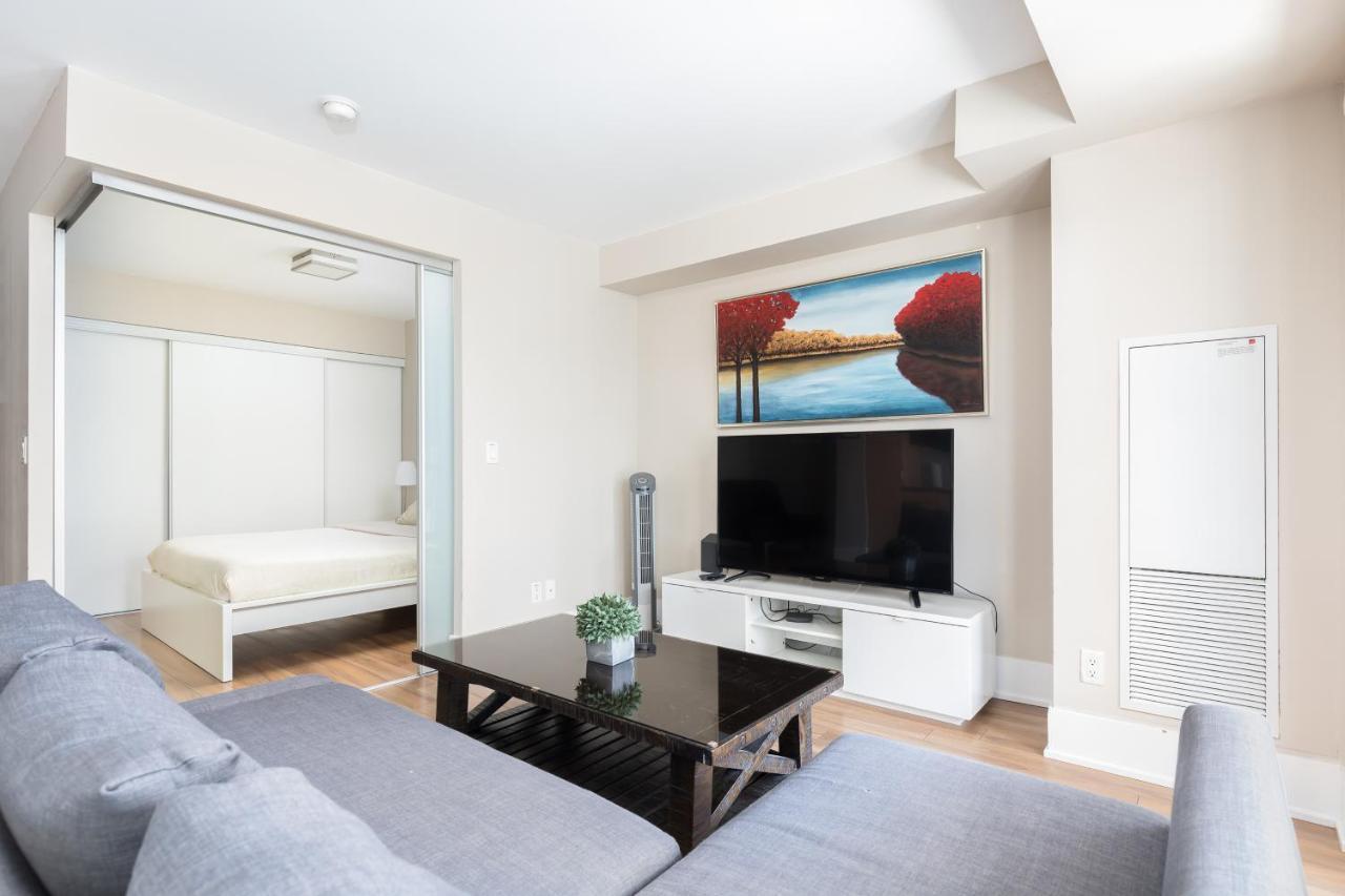 Across From The Cn Tower, Metro Toronto Convention Centre And Rogers Centre In Downtown Toronto Core Apartment Luaran gambar