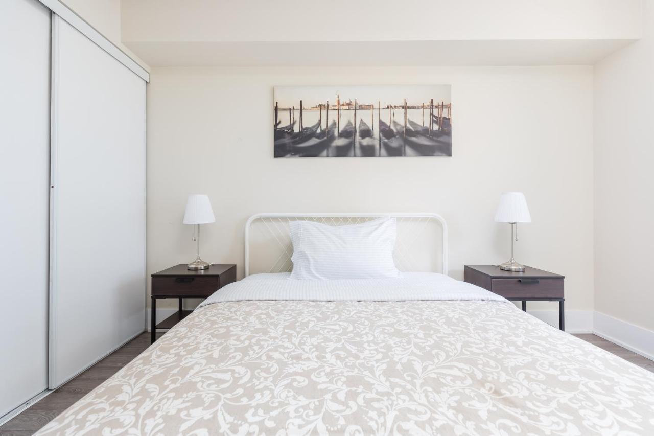 Across From The Cn Tower, Metro Toronto Convention Centre And Rogers Centre In Downtown Toronto Core Apartment Luaran gambar